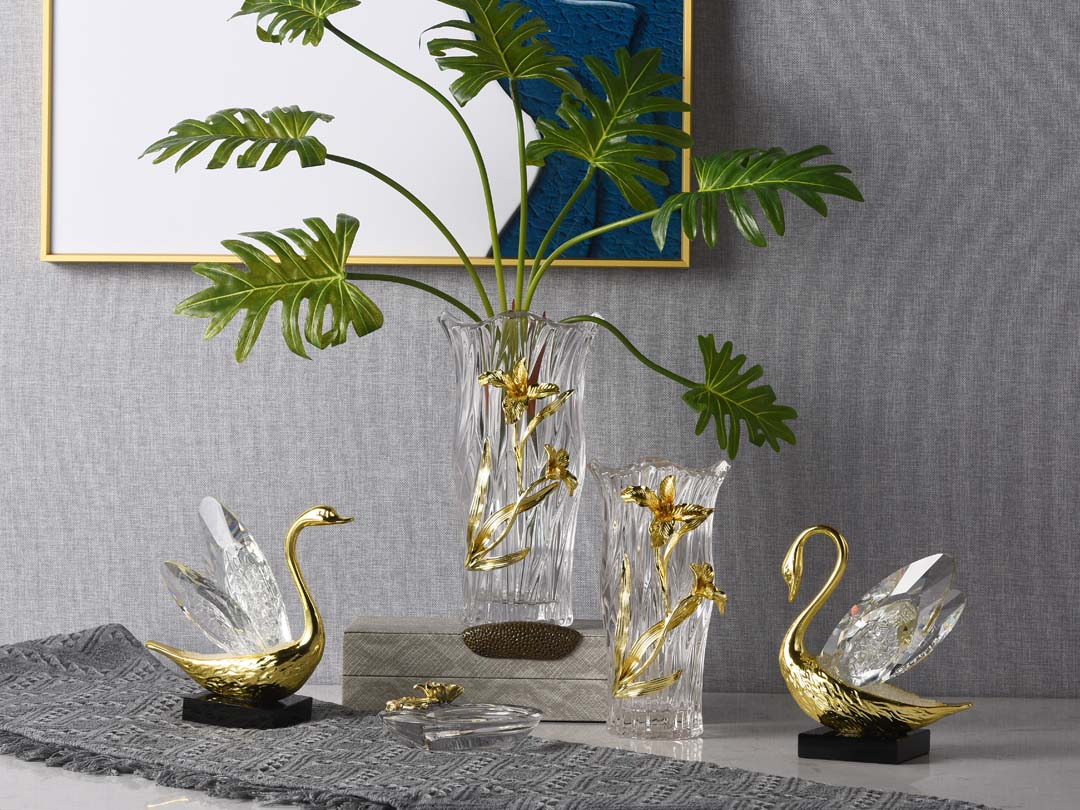 Sculpture Décor Cygne Doré avec Maille Cristal